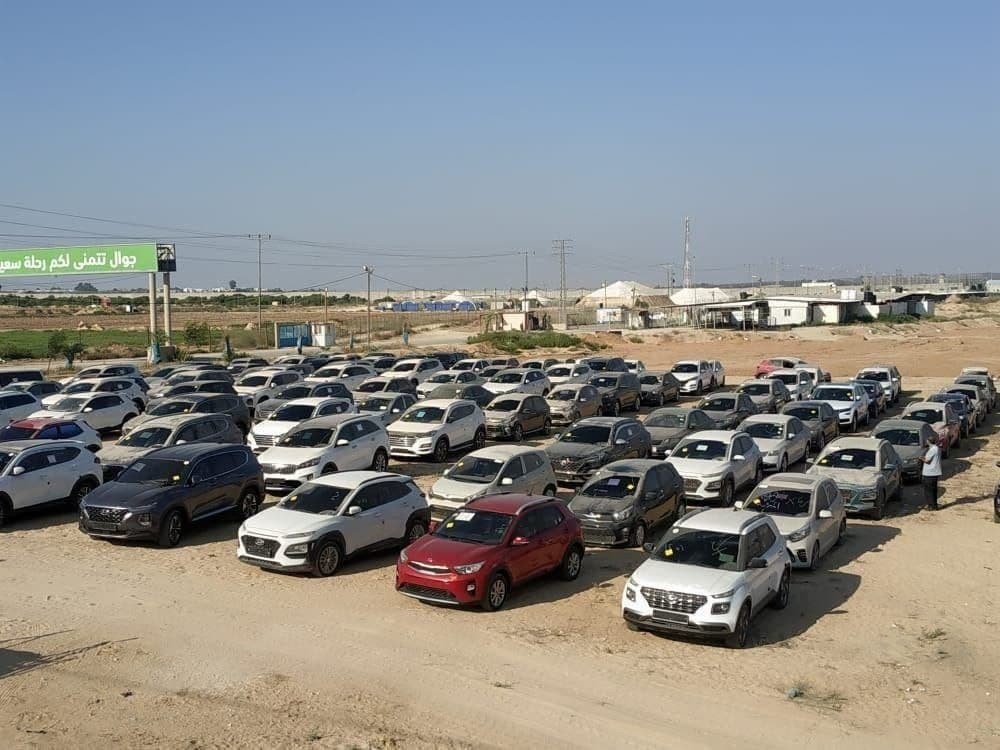 بالصور: إدخال 108 مركبات مستوردة و14 شاحنة إلى غزة عبر حاجز "إيرز"