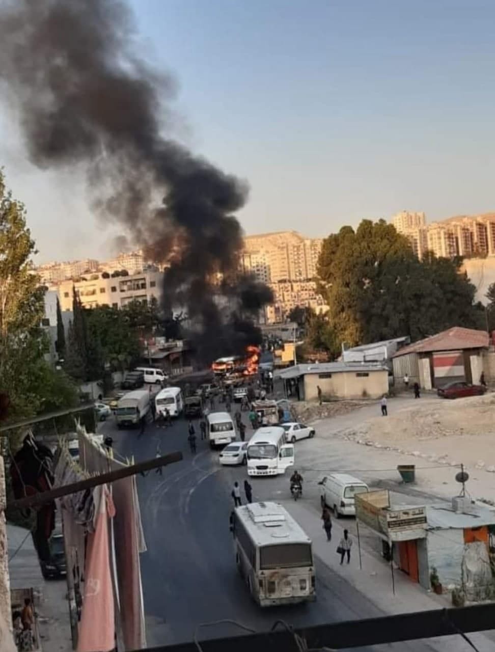 إصابات في تفجير حافلة عسكرية بالعاصمة دمشق
