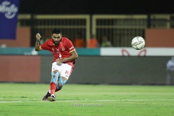 بالصور: الأهلي يسترد صدارة الدوري بفوز ساحق على سيراميكا