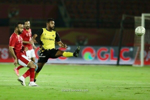 بالصور: الأهلي يعبر مفاجآت دجلة ويتصدر الدوري المصري