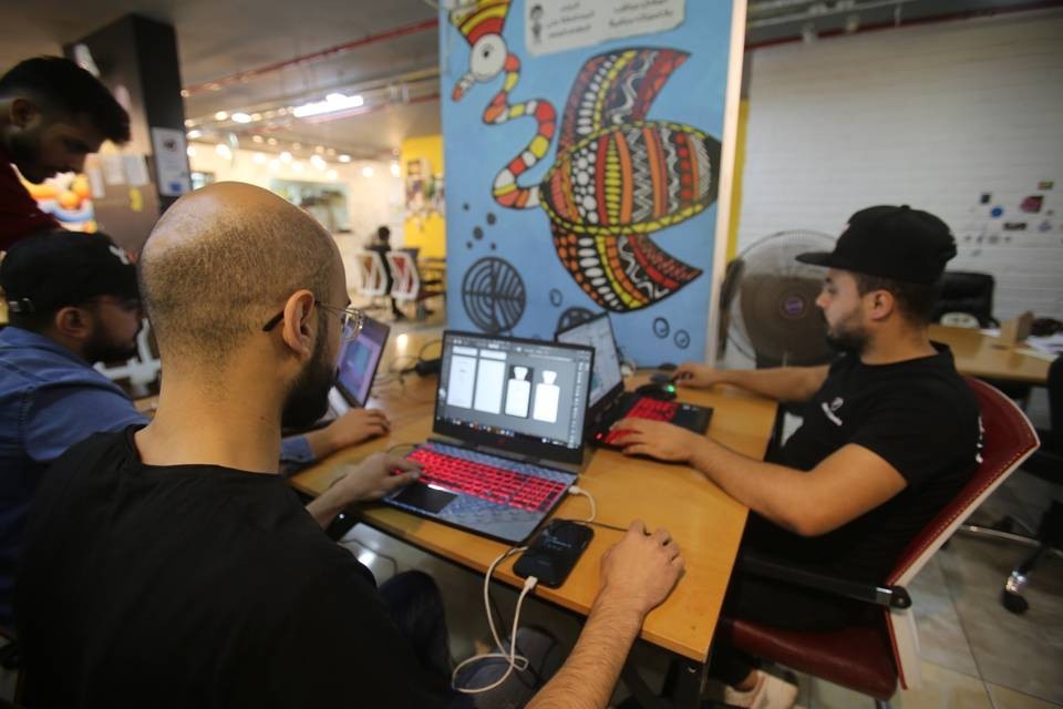 العمل الالكتروني وسيلة لإنقاذ خريجين بغزة من شبح البطالة
