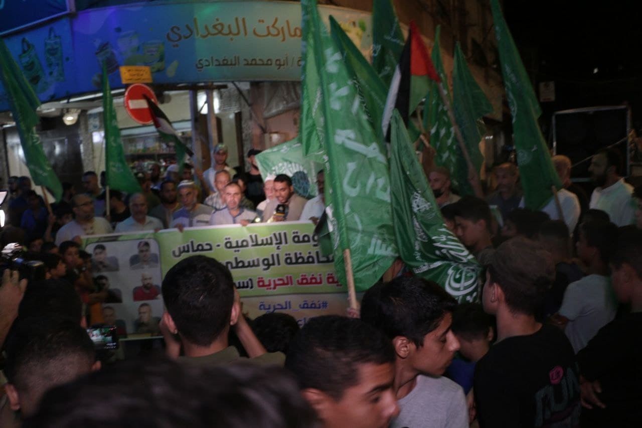 "حماس" و"الجهاد الإسلامي" تُنظّمان مسيرة في جباليا ابتهاجًا بعملية "جلبوع"