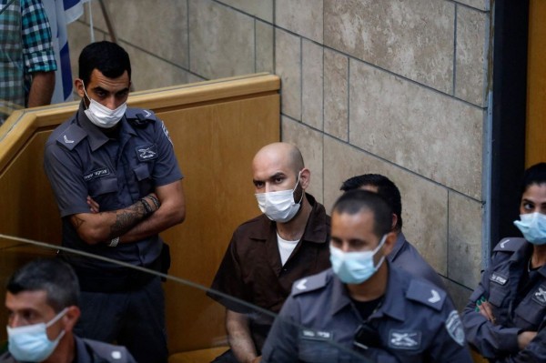 شاهد: محكمة الاحتلال تُمدد اعتقال الأسيرين كممجي ونفيعات لـ 10 أيام