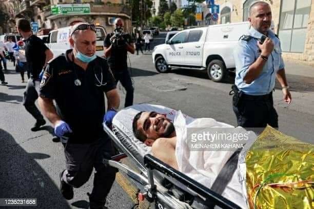 شاهد محدث.. الاحتلال يزعم وقوع 5 إصابات بعملية طعن في القدس