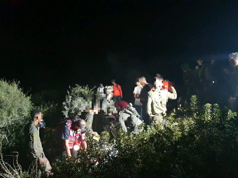 الإعلام العبري: محاولات لإنقاذ جندي "إسرائيلي" عقب سقوطه داخل حفرة