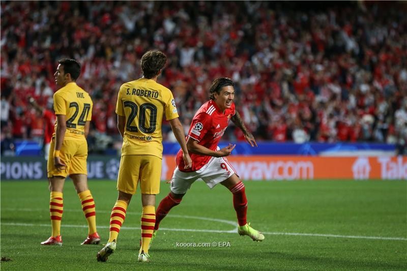 بالصور: بنفيكا يصدم برشلونة بثلاثية مهينة