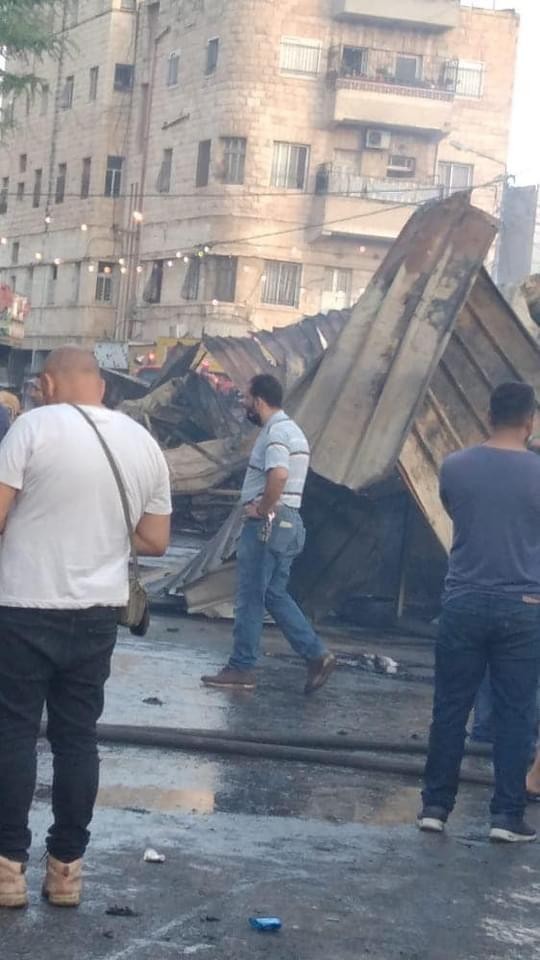 بالصور: نشوب حريق داخل سوق العتيق في نابلس