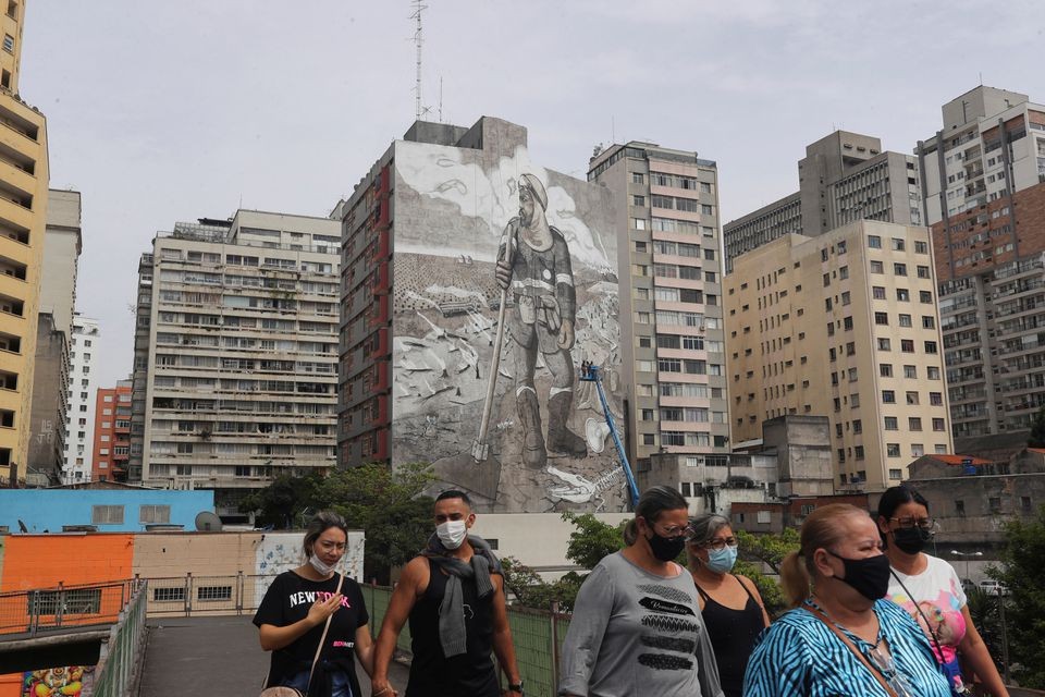 126184-جدارية-لرجل-اطفاء-على-احد-جدران-ساو-باولو.jpg