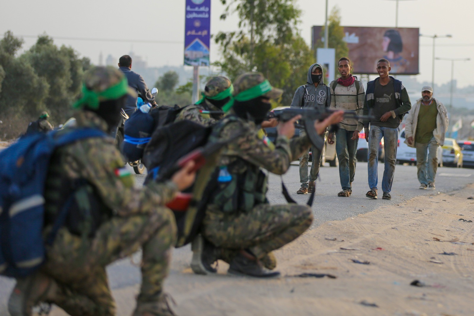 شاهد: كتائب القسام تُنظم مسيراً عسكرياً وسط قطاع غزة