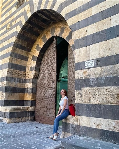 شاهد: النجمة "نسرين طافش" في زيارة لمسقط رأسها حلب