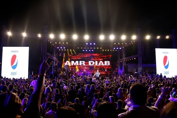 عمرو دياب يشعل حفله في ختام فعاليات مهرجان الجونة FKYpq