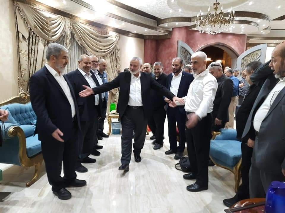 برئاسة هنية.. وصول وفد من حركة "حماس" إلى القاهرة
