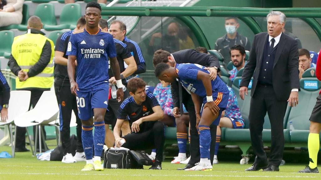 بالصور: فينيسيوس ينجو بريال مدريد من فخ إلتشي
