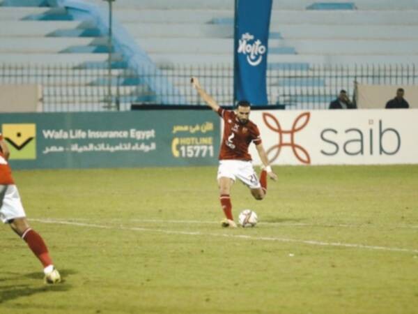 بالصور : الأهلي يصعق غزل المحلة بفوز درامي في الدقيقة 98