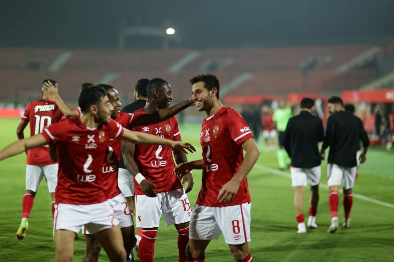 بالصور: الأهلي يستعيد صدارة الدوري بفوز شاق على المقاولون