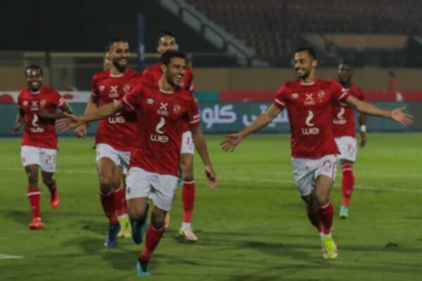 بالصور: الأهلي يستعيد صدارة الدوري بفوز شاق على المقاولون