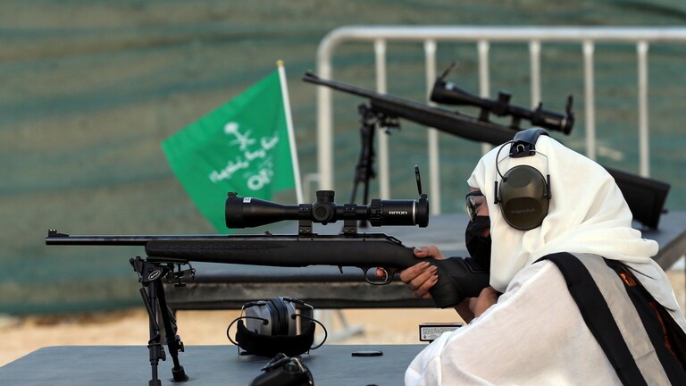 بالفيديو: السعودية.. مدربة أسلحة تكسر القوالب النمطية في مجال يهيمن عليه الذكور