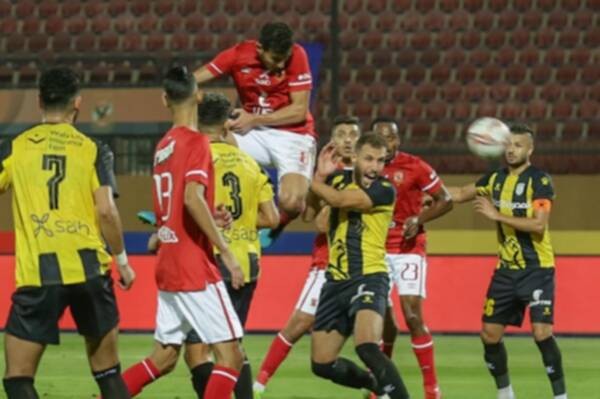 بالصور: الأهلي يستعيد صدارة الدوري بفوز شاق على المقاولون