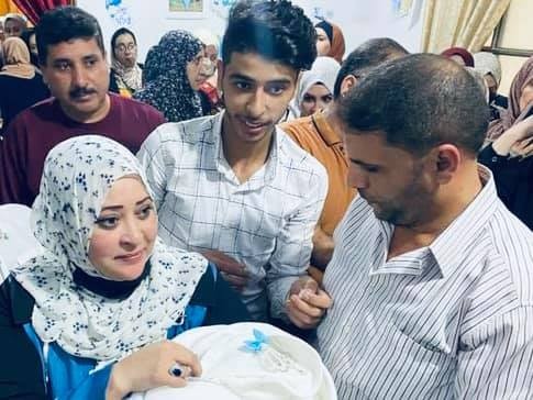 الكيلة تُهنئ مواطن غزّي بمولوده الأول بعد حرمان استمر21 عامًا
