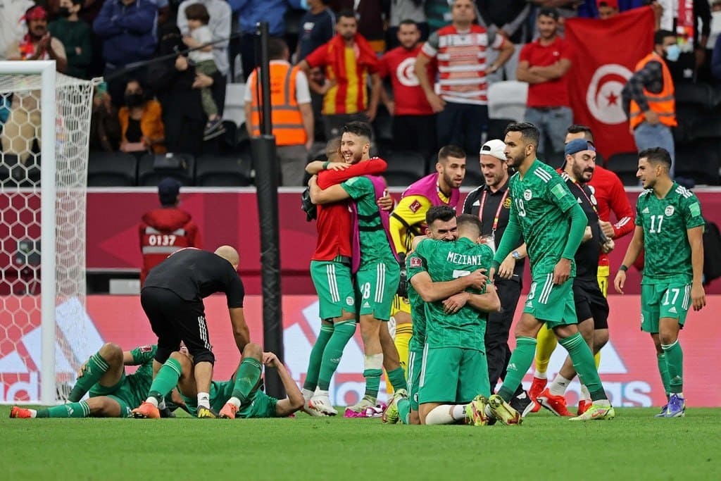 شاهد: منتخب الجزائر يُتوج رسميًا بكأس العرب