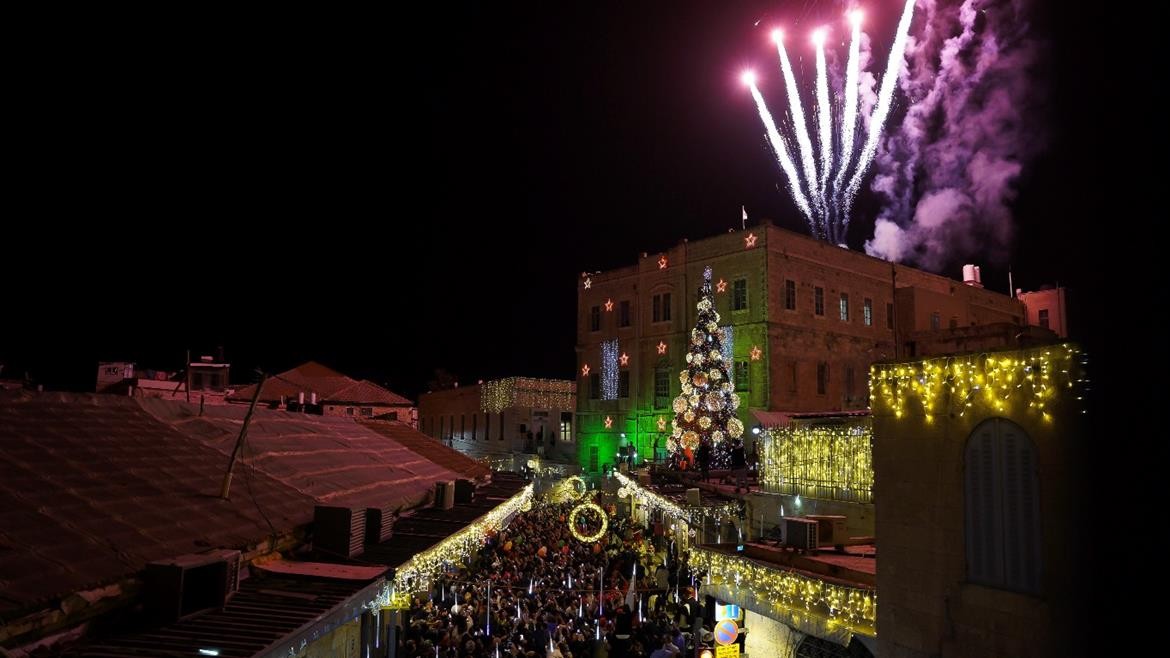 القدس وبيت ساحور تحتفلان بإضاءة شجرة الميلاد