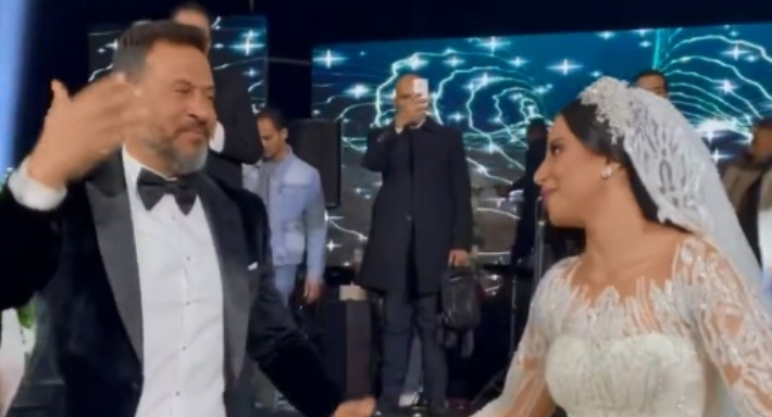 فيديو: الممثل "ماجد المصري" يرقص مع ابنته على أنغام "بحبك يا صاحبي" في حفل زفافها