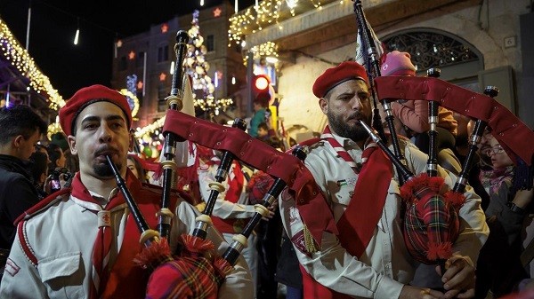 القدس وبيت ساحور تحتفلان بإضاءة شجرة الميلاد