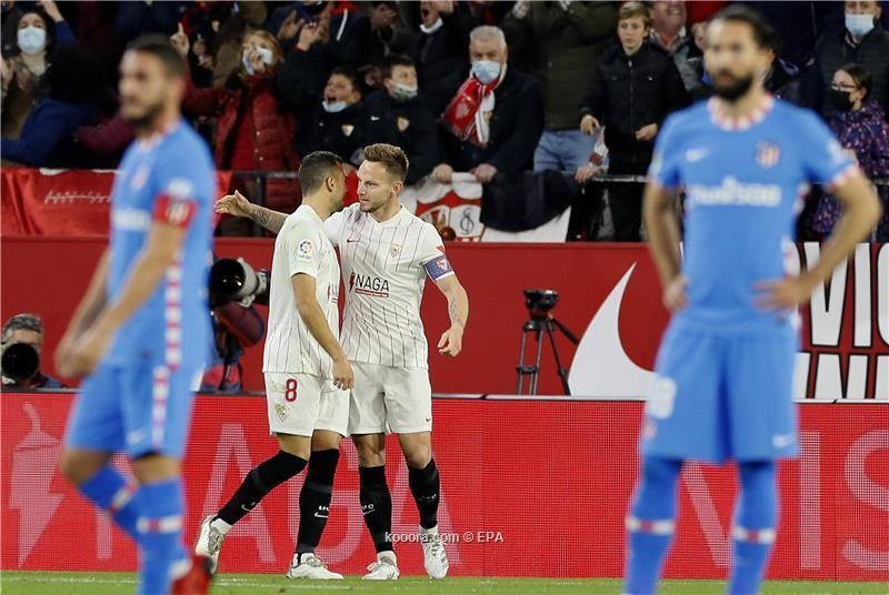 بالصور: إشبيلية يسقط أتلتيكو مدريد قبل موقعة برشلونة