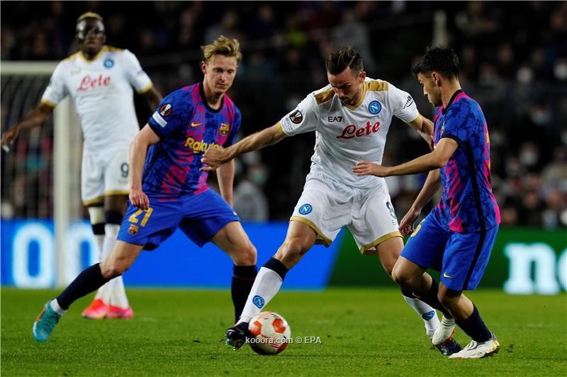 بالصور: برشلونة يؤجل حسم التأهل بتعادل محبط مع نابولي