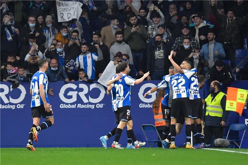 بالصور : دي يونج ينقذ برشلونة من الهزيمة أمام إسبانيول