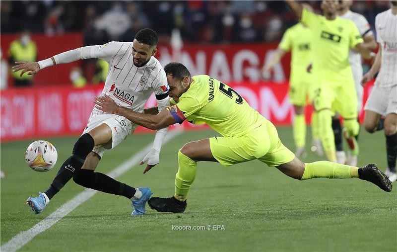 بالصور : إشبيلية يهزم إلتشي ويضيق الخناق على ريال مدريد