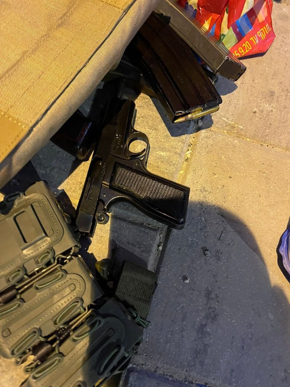 الإعلام العبري ينشر صورة السلاح المستخدم في عملية إطلاق النار بالخضيرة