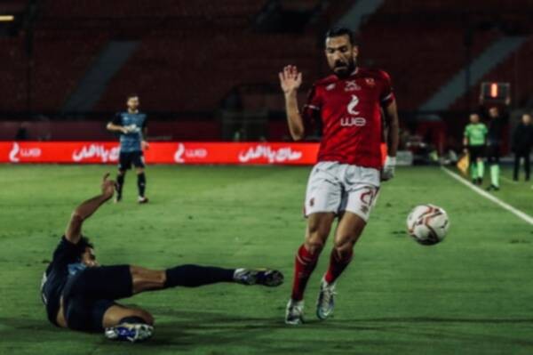 بالصور.. الأهلي يقهر بيراميدز وينفرد بصدارة الدوري المصري