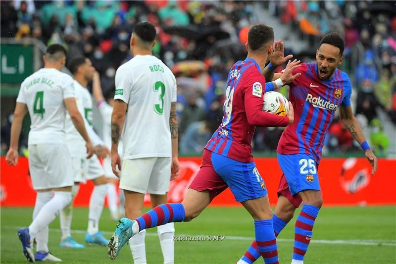 بالصور.. برشلونة يقفز للمركز الثالث بفوز صعب على إلتشي