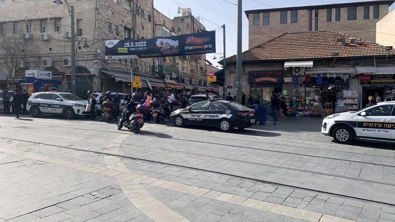 بالفيديو والصور: الاحتلال يعتقل شابين بزعم محاولتهما تنفيذ عملية طعن في القدس