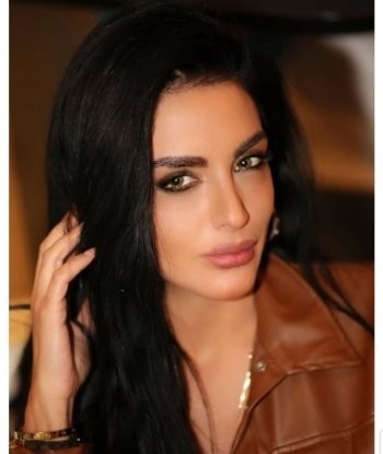 شاهد: زوجة ناجي الاسطا تلفت الانظار في احدث ظهور ! جمالها حديث المتابعين
