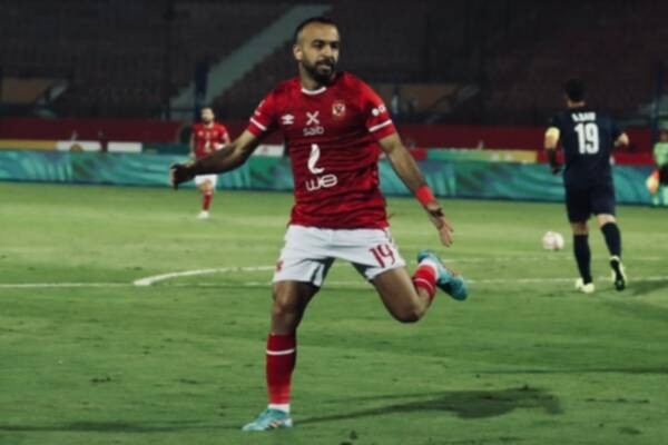 بالصور.. الأهلي يقهر بيراميدز وينفرد بصدارة الدوري المصري