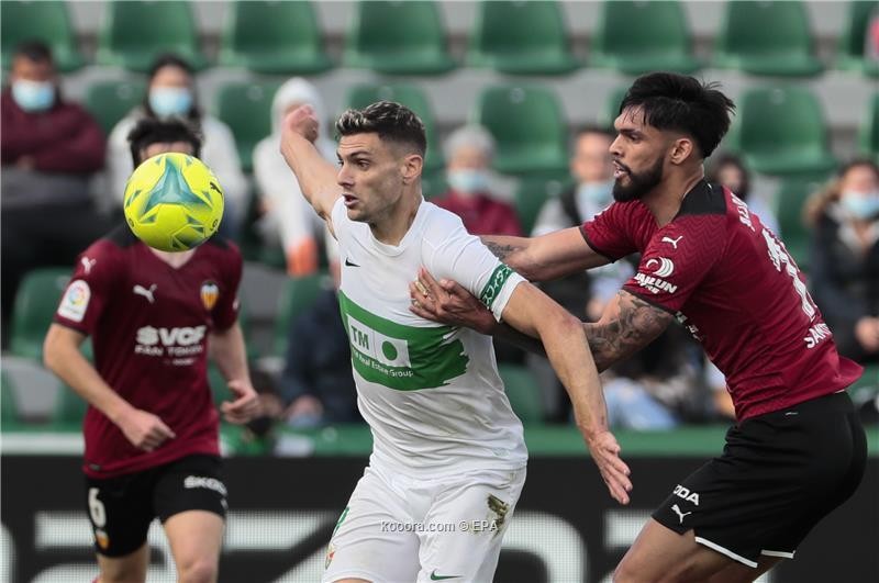 بالصور.. فالنسيا يهزم إلتشي بالدوري الإسباني