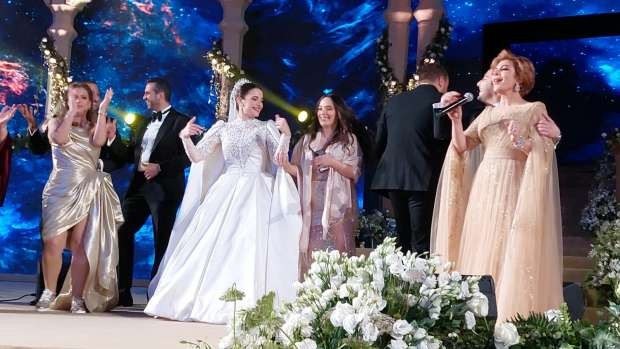 شاهد: لقطات من حفل زفاف "شام الذهبي".. أبرزها بكاء أصالة وغناء إليسا