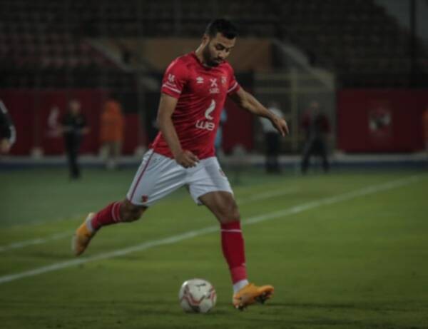 بالصور: الأهلي يواصل نزيف النقاط ويتعادل مع الطلائع