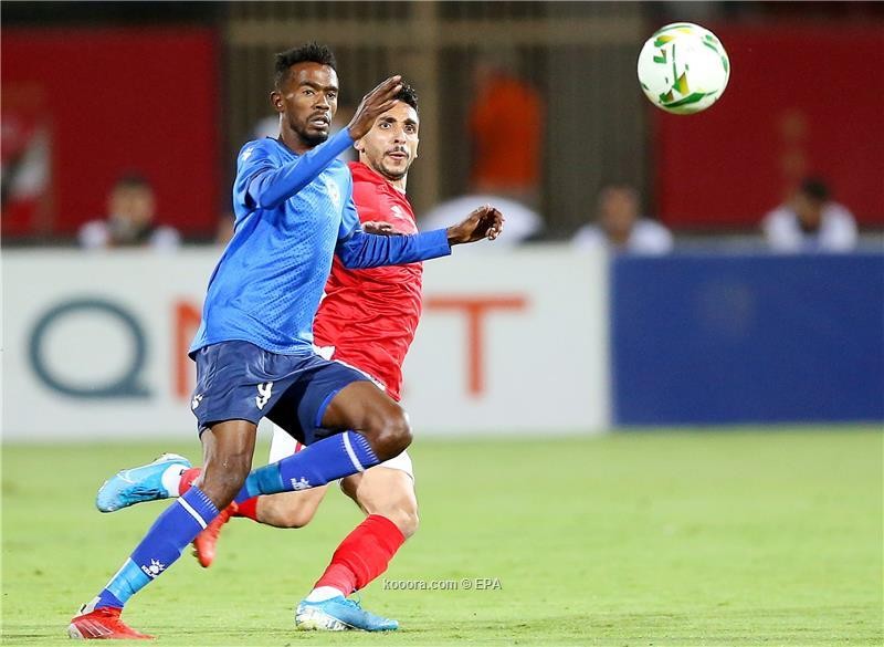 بالصور : الأهلي يحبط مغامرة الهلال وينتزع التذكرة الأخيرة لربع النهائي الإفريقي