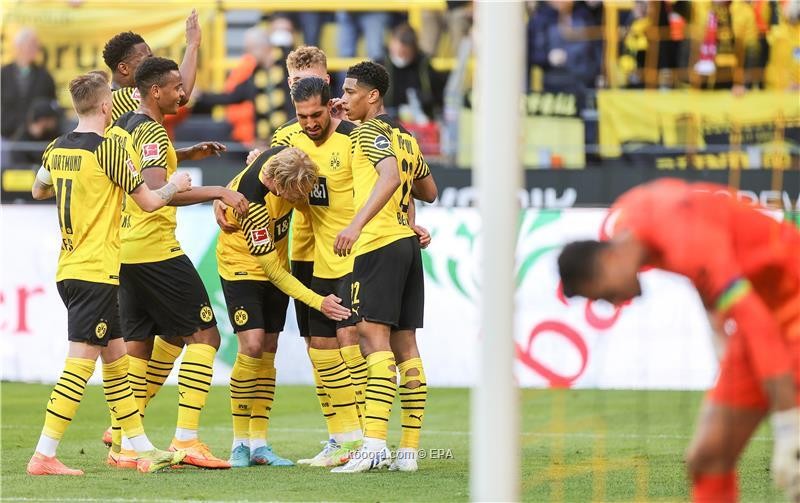 بالصور.. دورتموند يمزق شباك فولفسبورج بسداسية