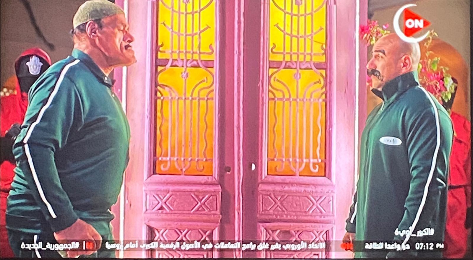 مسلسل الكبير أوى 6 الحلقة 9.. أحمد مكى وأسرته يفوزون فى لعبة "شد الحبل"..شاهد