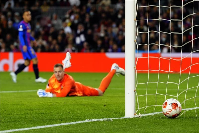 بالصور.. فرانكفورت يبدد حلم برشلونة الأوروبي في كامب نو