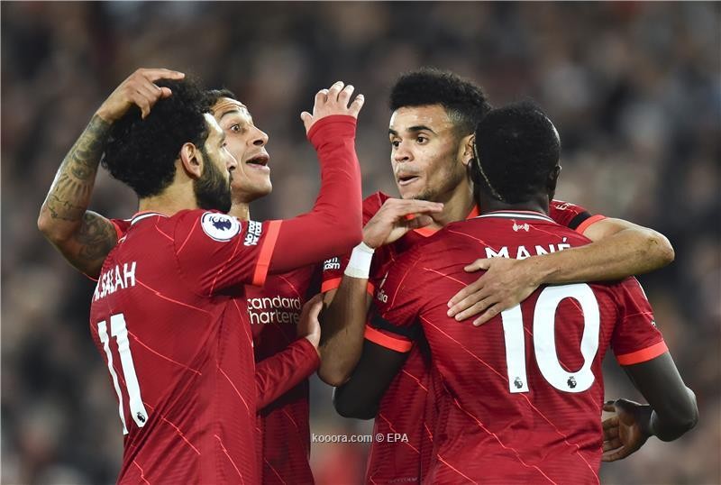 بالصور.. ليفربول يفترس يونايتد بأقل مجهود ويتصدر البريميرليج