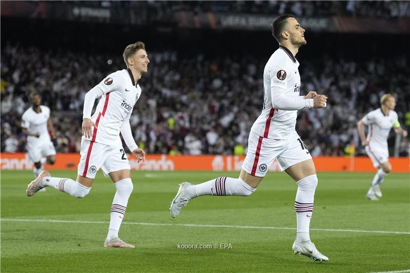 بالصور.. فرانكفورت يبدد حلم برشلونة الأوروبي في كامب نو