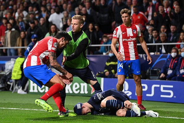 بالصور : شجار بين لاعبي أتلتيكو مدريد ومانشستر سيتي