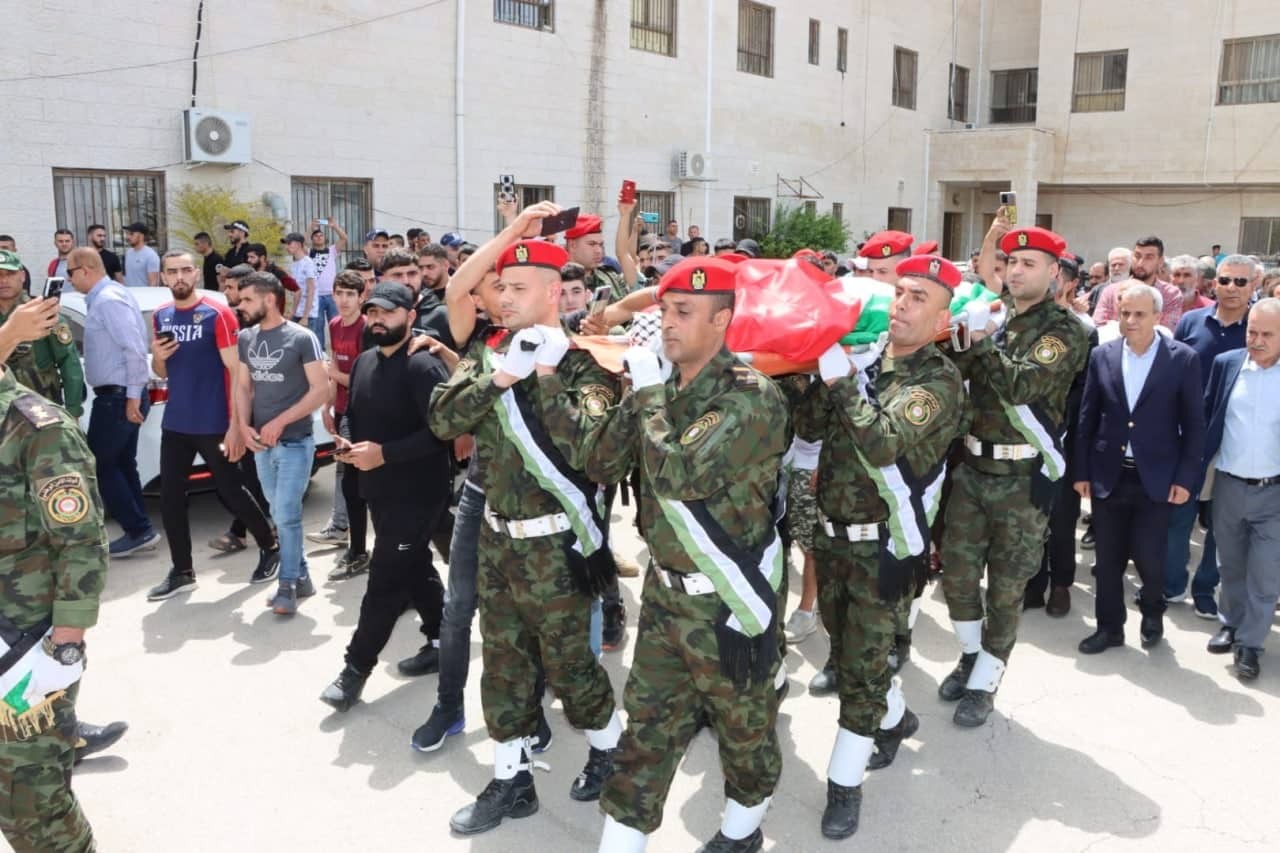 جماهير غفيرة من بلدة عزون يُشيعون جثمان الشهيد يحيى عدوان