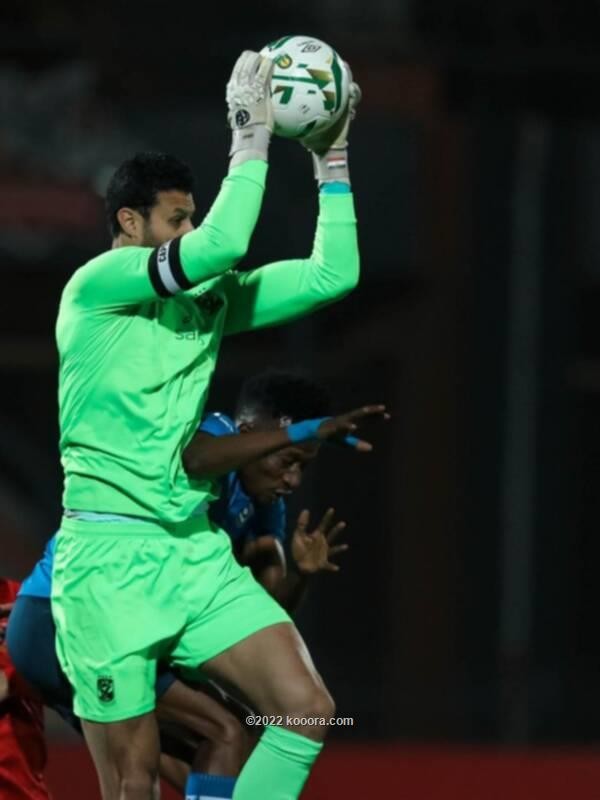 بالصور : الأهلي يحبط مغامرة الهلال وينتزع التذكرة الأخيرة لربع النهائي الإفريقي