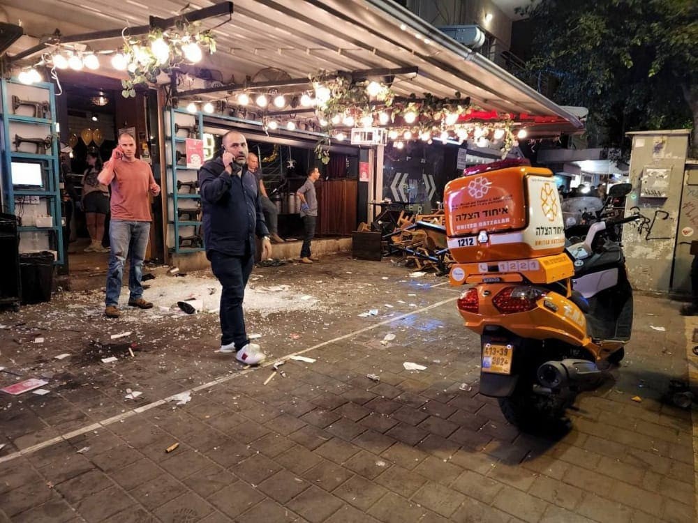 بالفيديو والصور: قتيلان وإصابات في عملية إطلاق نار وسط "تل أبيب"